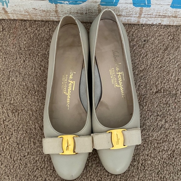 Salvatore Ferragamo bow shoes size 6 - Picture 3 of 5